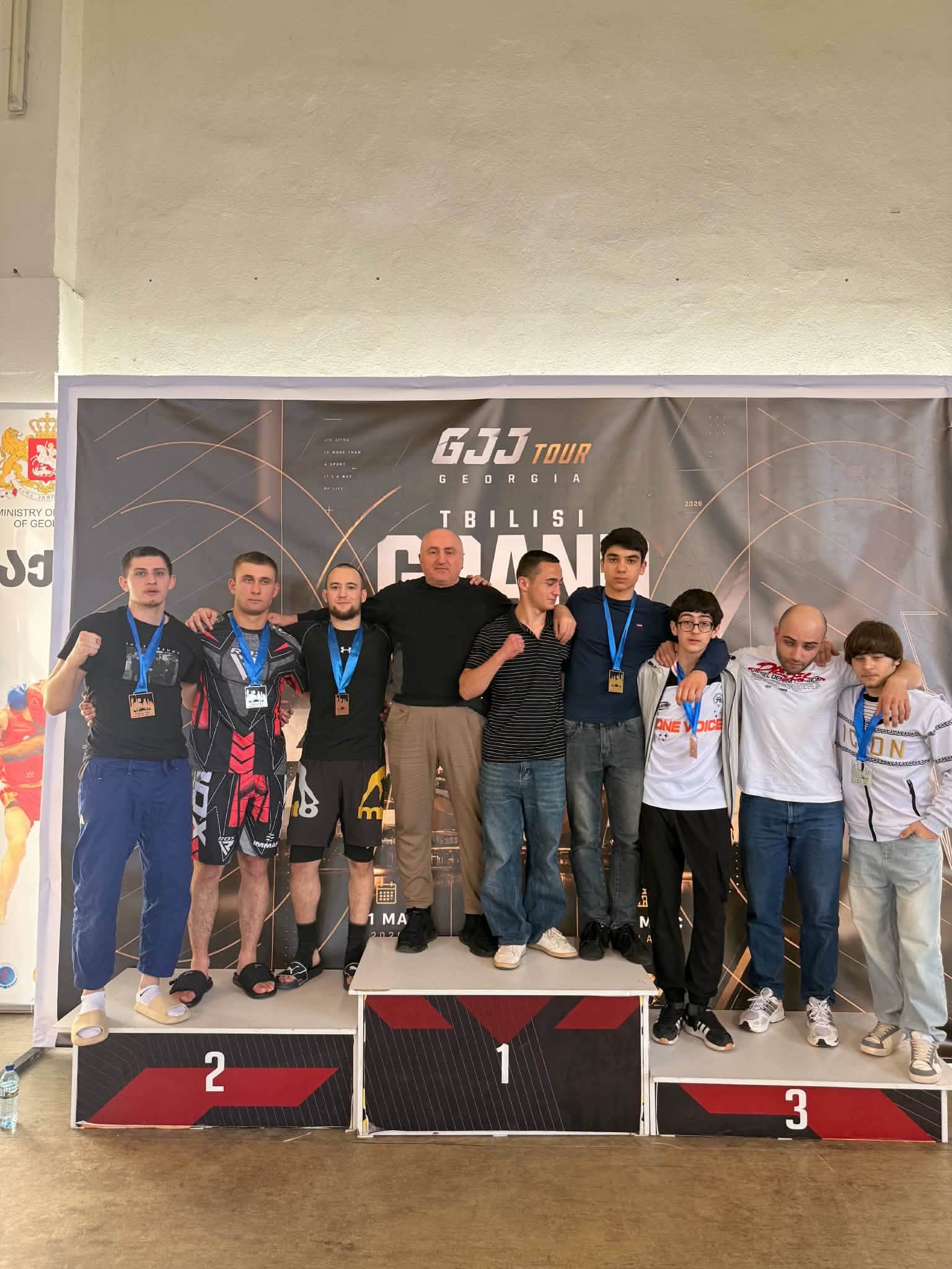 Davitferuli medalists and coach